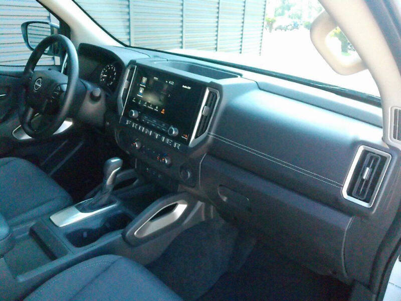 2025 Nissan Frontier SV