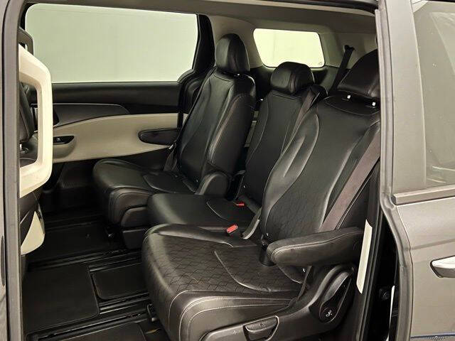 2023 Kia Carnival LX
