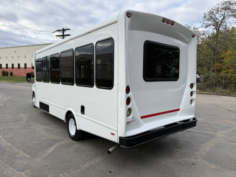 2017 Ford E-Series E-450 SD