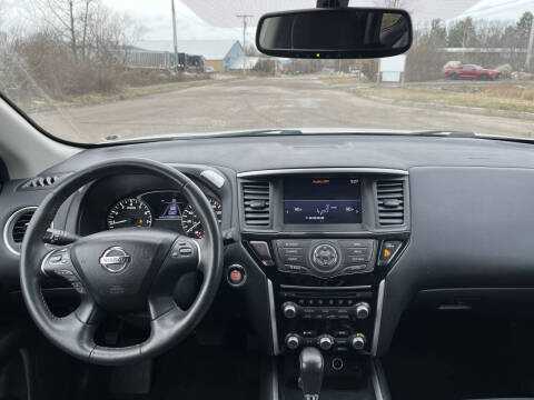 2017 Nissan Pathfinder SV