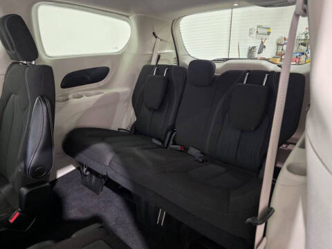 2022 Chrysler Voyager LX