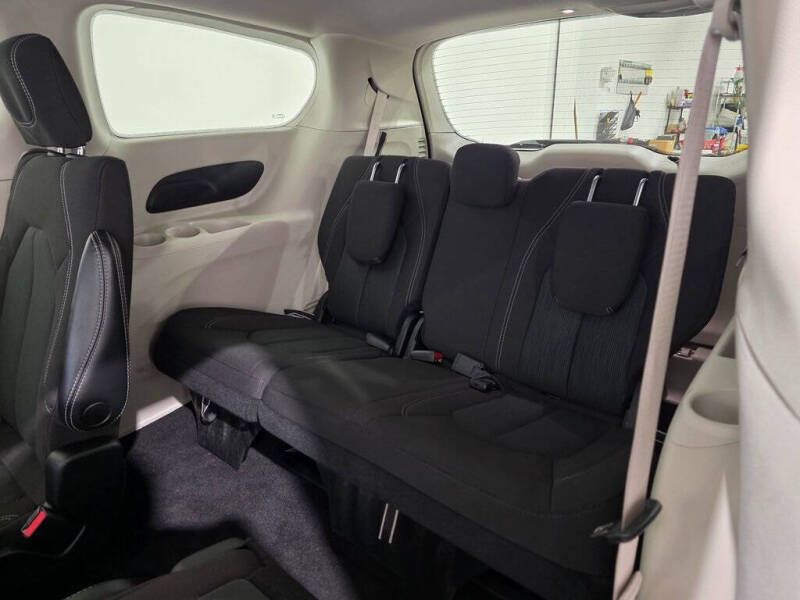 2022 Chrysler Voyager LX