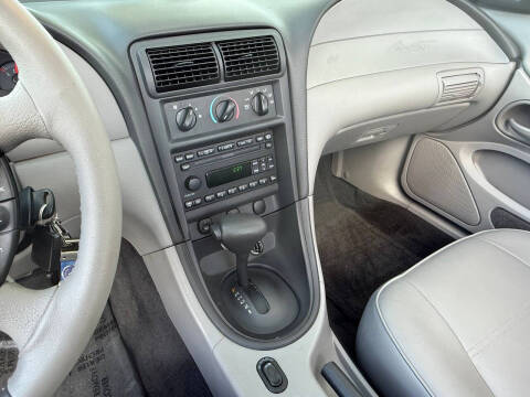 2003 Ford Mustang Deluxe