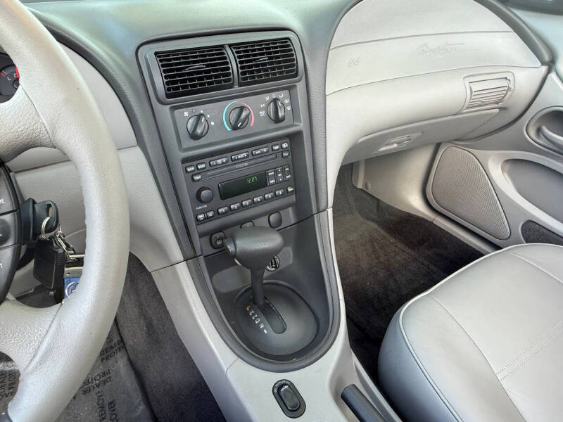 2003 Ford Mustang Deluxe