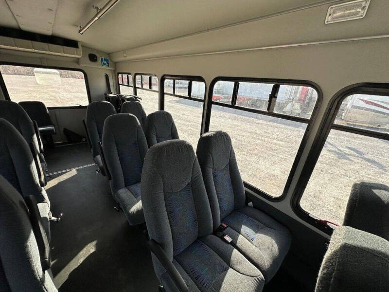 2013 Ford E-Series E-450 SD