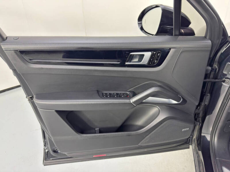 2021 Porsche Cayenne Turbo S E-Hybrid