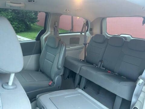 2009 Chrysler Town and Country LX