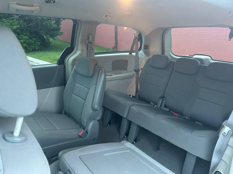 2009 Chrysler Town and Country LX