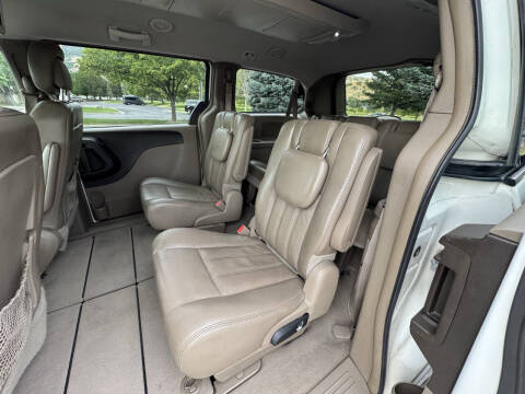 2012 Chrysler Town and Country Touring