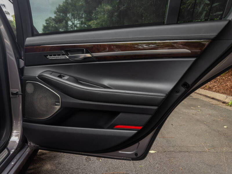 2018 Genesis G90