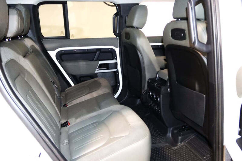 2020 Land Rover Defender 110 SE