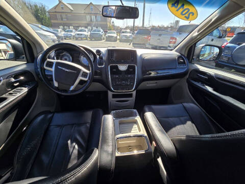 2014 Chrysler Town and Country Touring