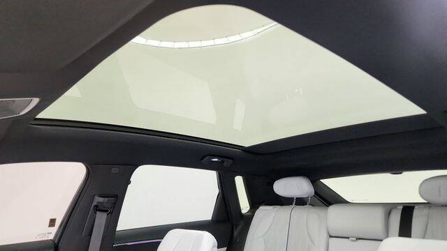2024 Cadillac LYRIQ Luxury 1