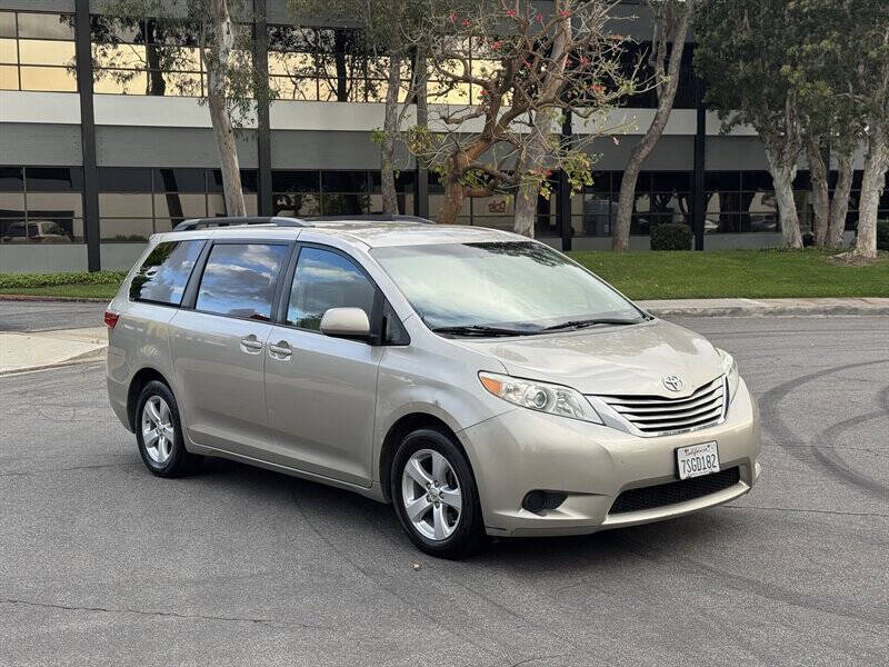 2015 Toyota Sienna LE 8-Passenger