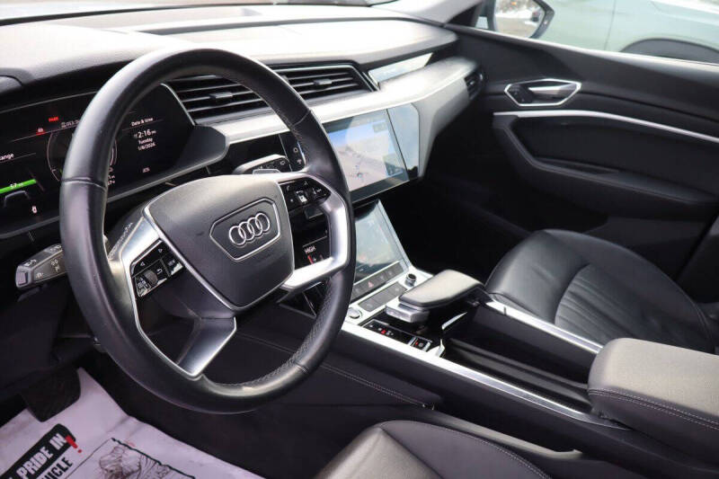 2021 Audi e-tron quattro Premium