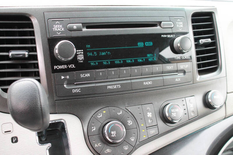 2011 Toyota Sienna LE 8-Passenger