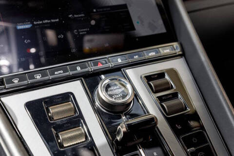 2024 Aston Martin DB12 V8