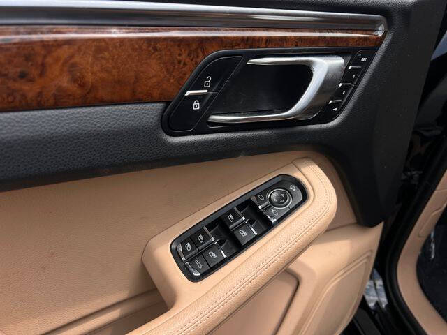 2023 Porsche Macan T