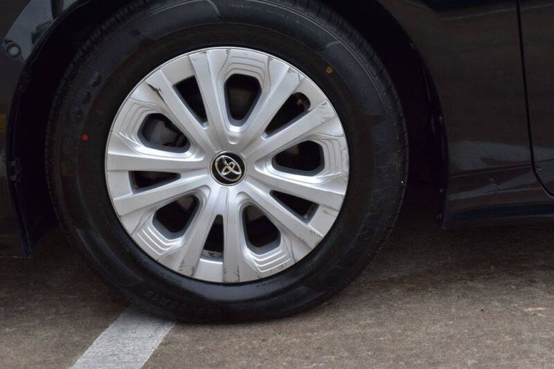 2022 Toyota Prius LE