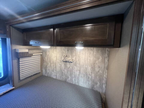 2019 Winnebago Outlook