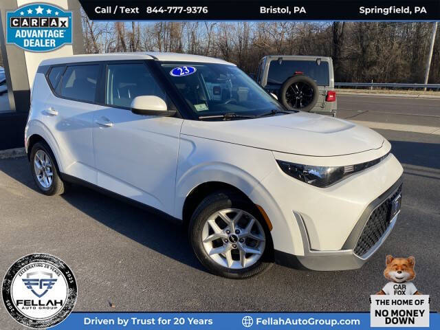 2023 Kia Soul LX's photo
