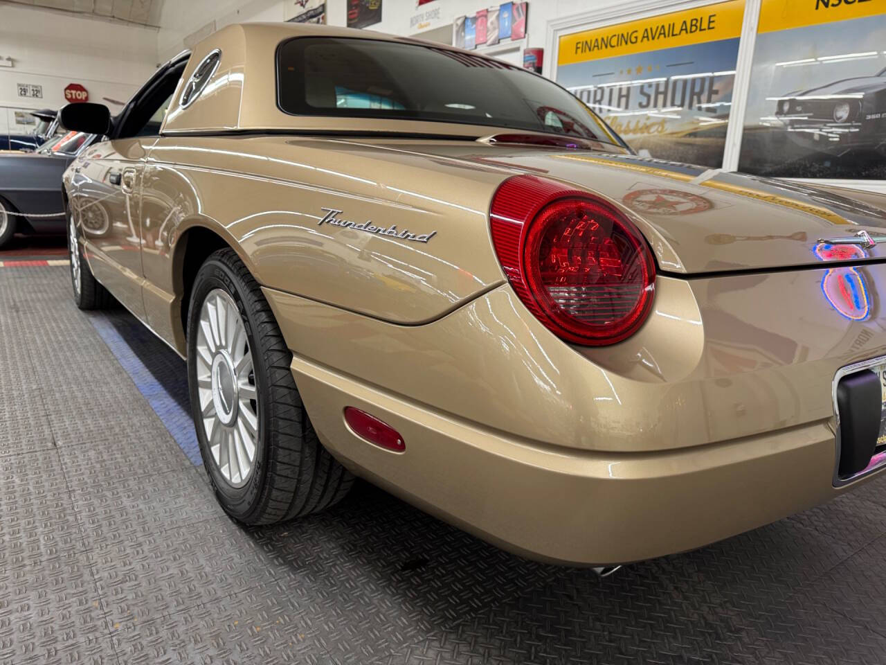 2005 Ford Thunderbird 36