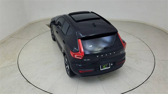 2024 Volvo XC40 B5 Plus Dark Theme