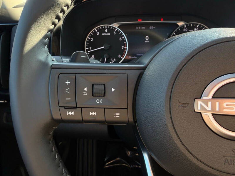 2025 Nissan Pathfinder SV