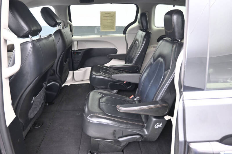 2017 Chrysler Pacifica Touring-L