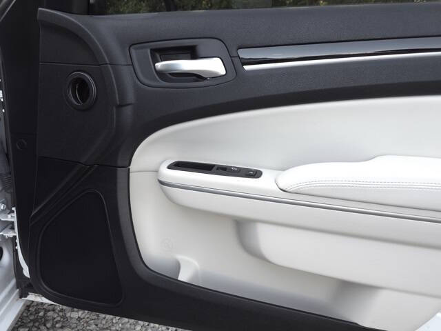 2023 Chrysler 300 Touring