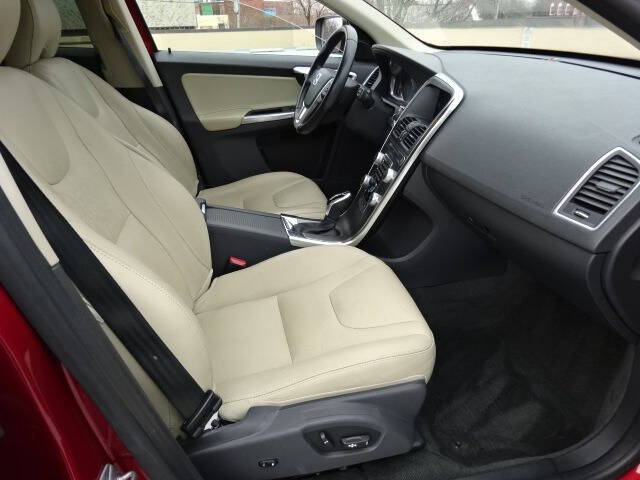 2016 Volvo XC60 T6 Drive-E R-Design Platinum