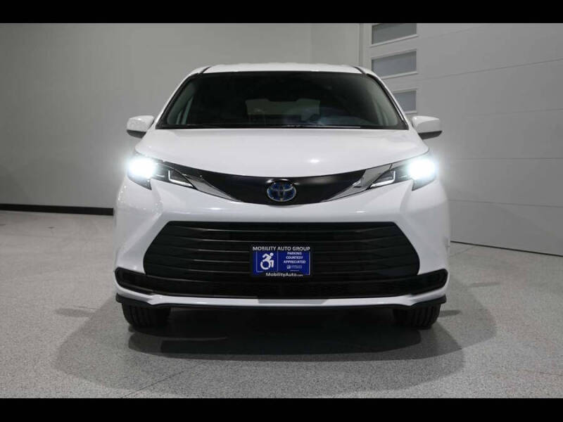 2025 Toyota Sienna LE 8-Passenger