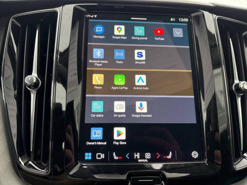 2025 Volvo XC60 B5 Plus Dark Theme