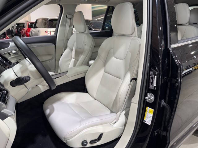 2022 Volvo XC90 T5 Momentum