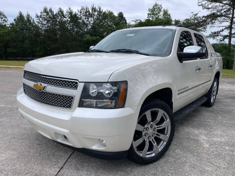 2013 Chevrolet Avalanche for sale at Selective Cars & Trucks in Woodstock GA