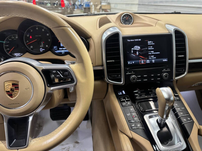 2017 Porsche Cayenne Platinum Edition