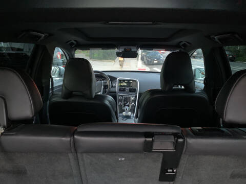 2016 Volvo XC60 T6 Drive-E R-Design