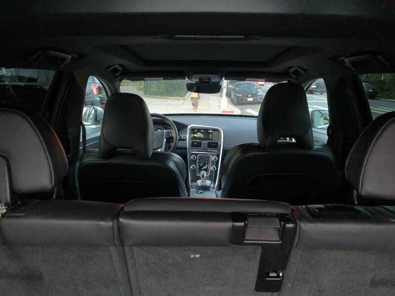 2016 Volvo XC60 T6 Drive-E R-Design