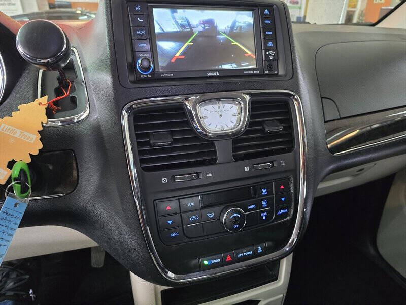 2012 Chrysler Town and Country Touring