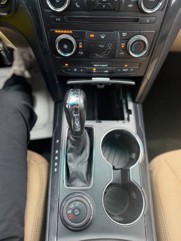 2016 Ford Explorer
