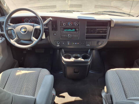 2025 Chevrolet Express LT 3500