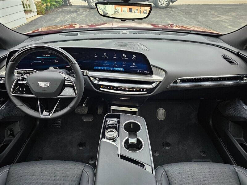 2024 Cadillac LYRIQ Luxury 3