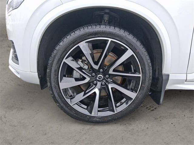 2020 Volvo XC90 T6 Momentum 6-Passenger