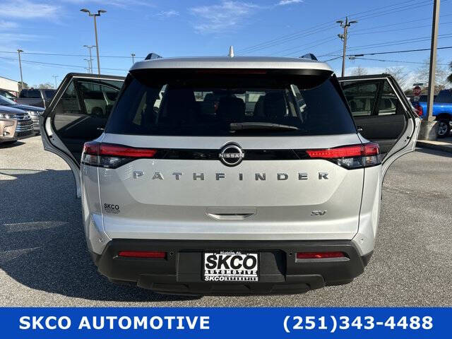 2022 Nissan Pathfinder SV