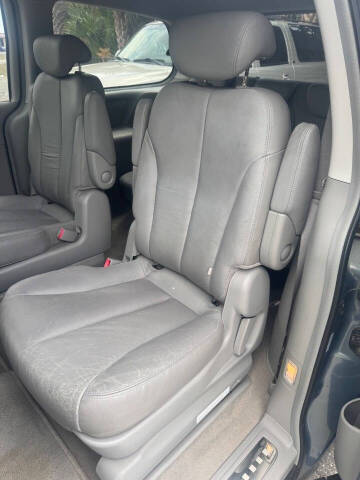 2007 Hyundai Entourage GLS