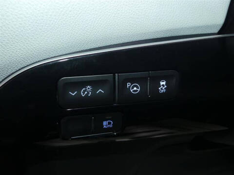 2022 Toyota Prius LE