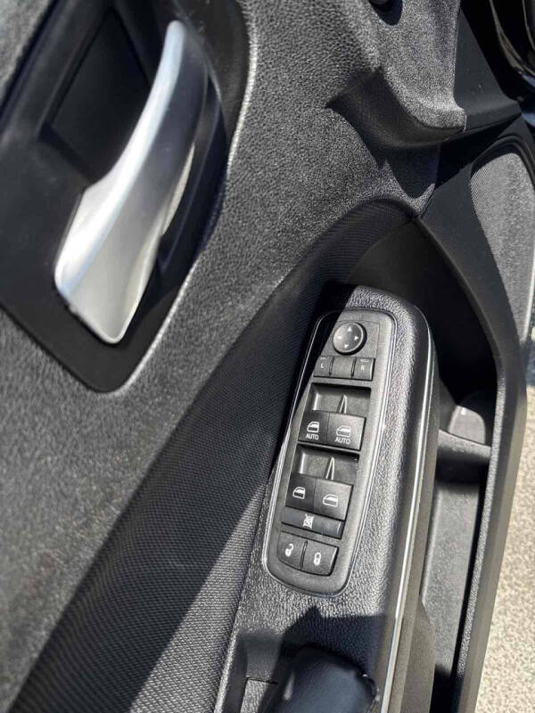2015 Dodge Charger SE