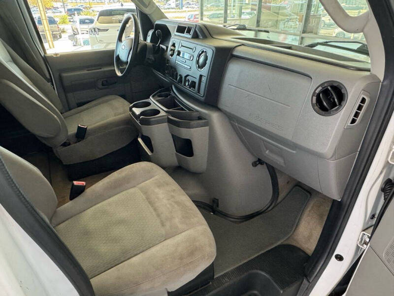 2013 Ford E-Series E-350 SD XLT