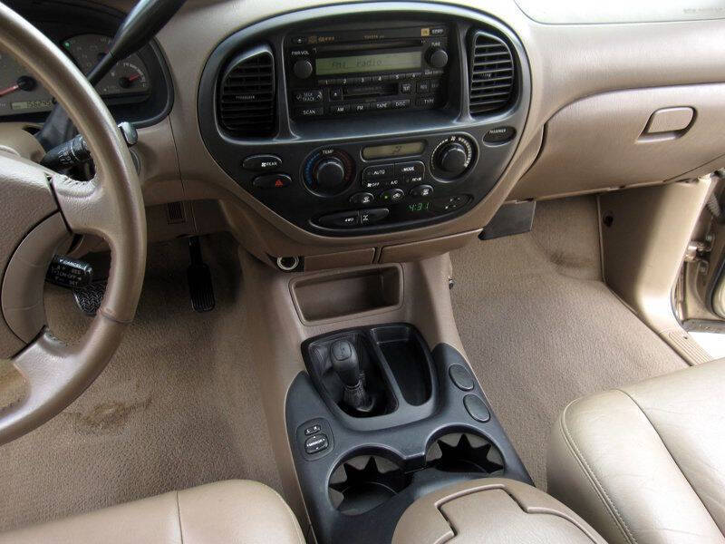 2004 Toyota Sequoia SR5