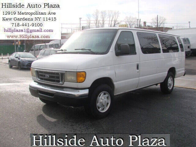 2004 Ford E-Series Wagon for sale at Hillside Auto Plaza in Kew Gardens NY
